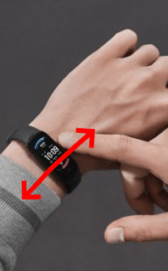 amazfit band 5 swipe left or right